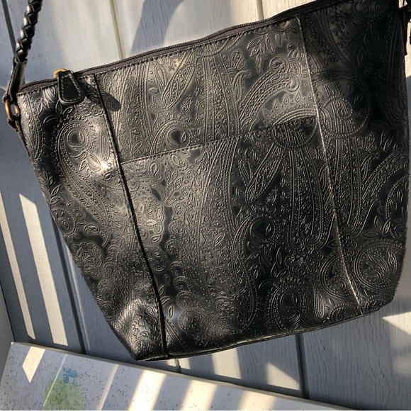 RELIC Utility Pocket Shoulder Bag Embossed Flower Print Black Leather Wallet - Picture 9 of 11